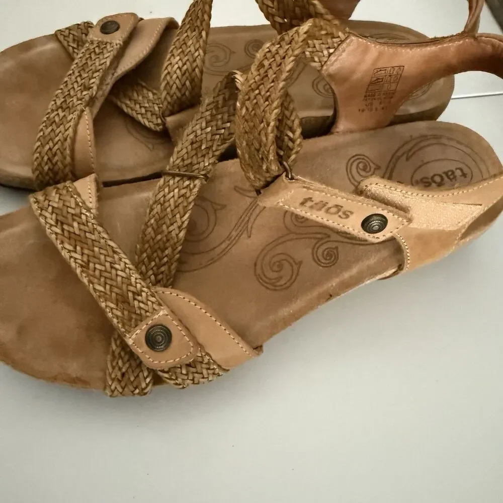 Taos Trulie Camel Sandals Womens US Size 10/10.5 EU 41